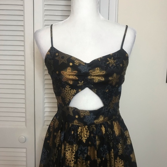 Retrolicious Black & Gold Snowflakes Cutout Dress - Picture 2 of 4